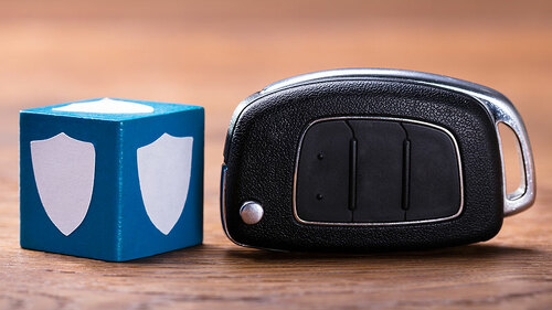 Schild-Wuerfel-Autoschluessel-190675821-FO-Andrey-Popov