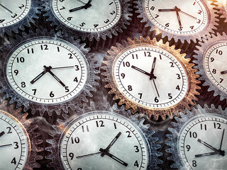 Zahnraeder-Uhren-163015275-FO-fotomek