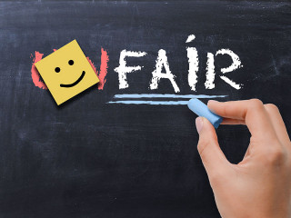 Hand-Kreide-fair-135445700-FO-adrian-ilie825