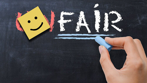 Hand-Kreide-fair-135445700-FO-adrian-ilie825