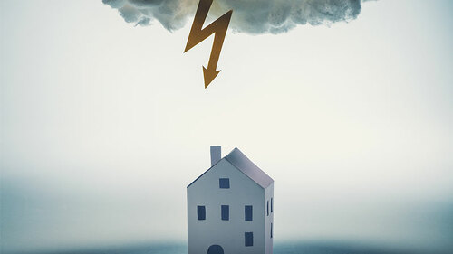 Wolke-Blitz-Haus-195460957-FO-Photocreo-Bednarek