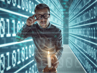 Mann-Kerze-Binaer-Code-188506466-FO-photoschmidt