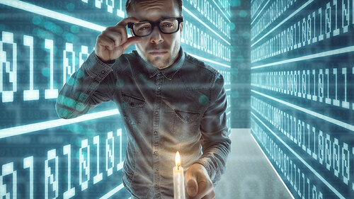 Mann-Kerze-Binaer-Code-188506466-FO-photoschmidt