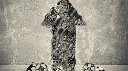 Anzugtraeger-Zahnraeder-Pfeil-122695664-FO-alphaspirit