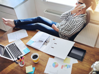 Frau-Homeoffice-91009792-FO-Flamingo-Images