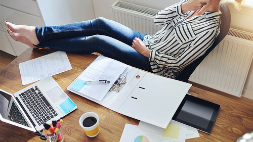 Frau-Homeoffice-91009792-FO-Flamingo-Images