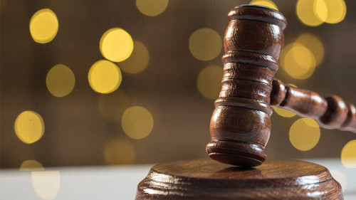 hammer-goldregen-hintergrund-176808317-FO-Chodyra-Mike