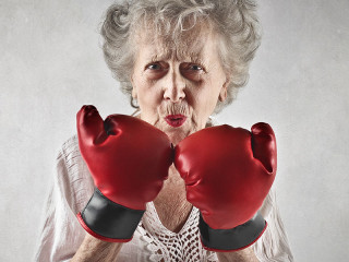 Seniorin-Boxhandschuhe-120855921-FO-olly