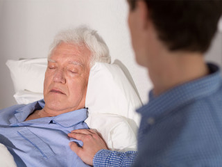 Senior-Patient-Mann-92681415-FO-Photographee-eu