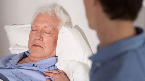 Senior-Patient-Mann-92681415-FO-Photographee-eu