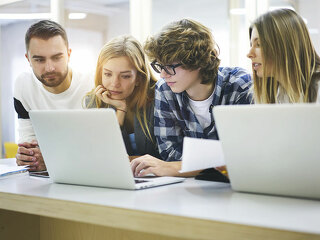 Studenten-Laptop-157733696-FO-GaudiLab