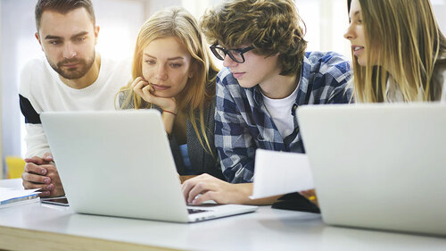 Studenten-Laptop-157733696-FO-GaudiLab