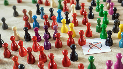 Spielsfiguren-Kreuz-Umfrage-164151615-FO-Ingo-Bartussek