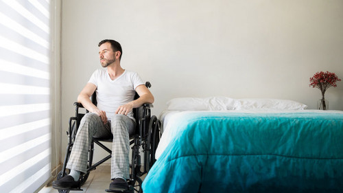 Mann-Rollstuhl-164386316-FO-AntonioDiaz