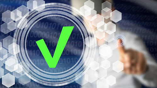 Anzugtraeger-gruener-Haken-223538439-FO-thodonal