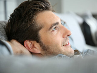 Mann-entspannt-57845459-FO-goodluz