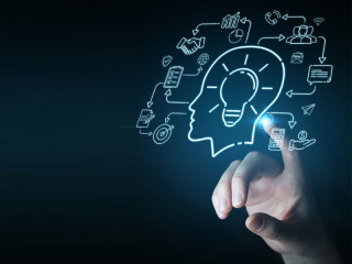 Kopf-Gluehbirne-Hand-224041013-FO-sdecoret