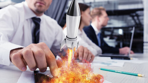 Anzugtraeger-Smartphone-Rakete-189240246-FO-alphaspirit