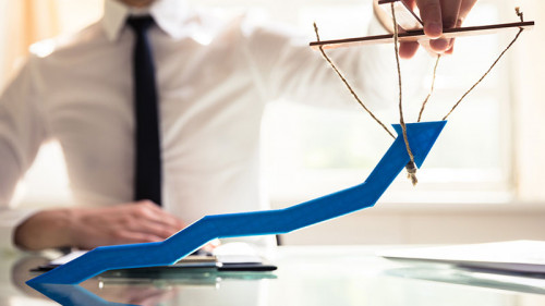 Anzugtraeger-positiver-Pfeil-210281398-FO-Andrey-Popov