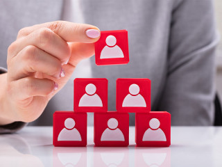 Hand-Koepfe-218378432-FO-Andrey-Popov