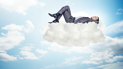 Anzugtraeger-auf-Wolke-224089121-FO-Elnur