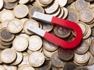 Euro-Muenzen-Magnet-194541270-FO-Andrey-Popov