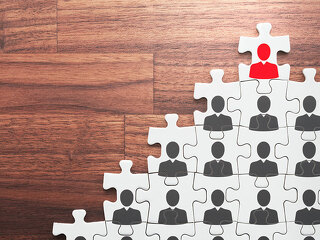 Puzzleteile-Koepfe-227884384-FO-tadamichi