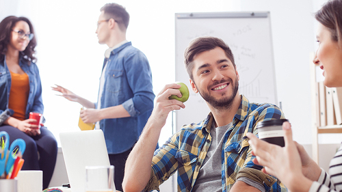 Kollegen-essen-107019588-FO-YakobchukOlena