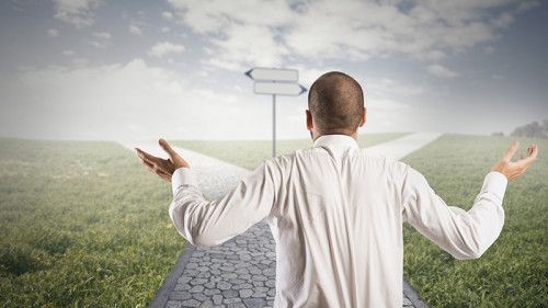 Anzugtraeger-Weggabelung-55948825-FO-alphaspirit