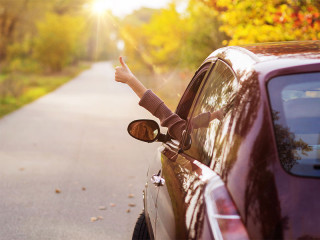 Daumen-aus-Auto-123567649-FO-sanmartial