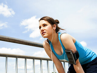 Junge-Frau-Joggerin-86587262-FO-Wisiel