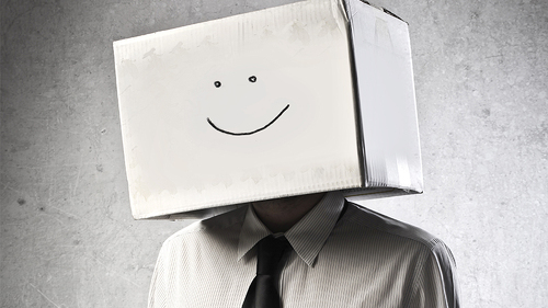 Anzugtraeger-Kiste-auf-Kopf-Smiley-41608961-FO-olly