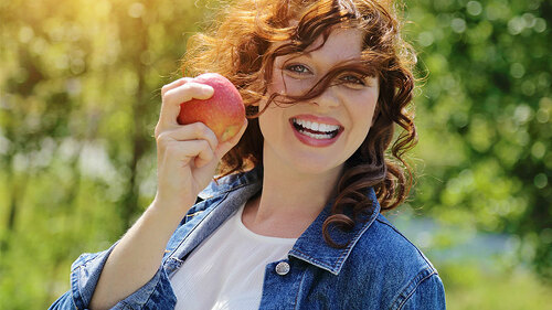 Frau-Apfel-161577115-FO-mariesacha