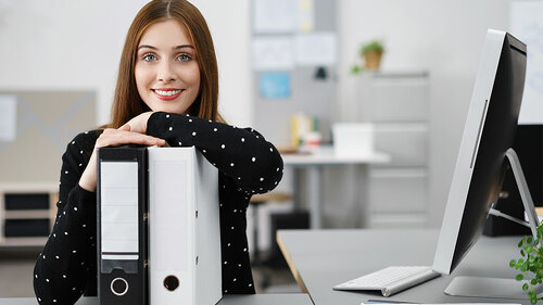 Frau-in-Buero-94216768-FO-contrastwerkstatt