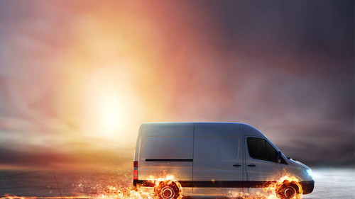 Brennender-Kastenwagen-191319062-FO-alphaspirit