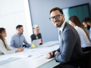 Anzugtraeger-Meeting-190088153-FO-nd3000