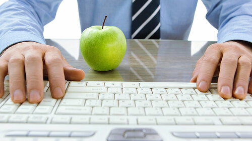 Anzugtraeger--Tastatur-Apfel-72201983-FO-Romario-Ien