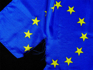 Zerrissene-Europa-Flagge-1440022-PB-moritz320