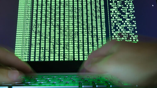 Haende-Computer-Binaer-Code-182031002-FO-Andrey-Popov