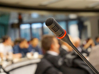 Konferenz-Mikrofon-704255-PB-fill