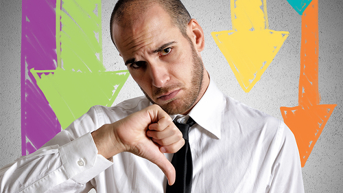 Anzugtraeger-negative-Pfeile-Daumen-runter-73774619-FO-alphaspirit