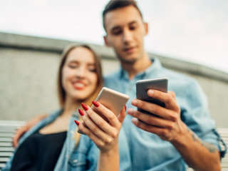 Paar-Smartphones-224007575-FO-Nomad-Soul