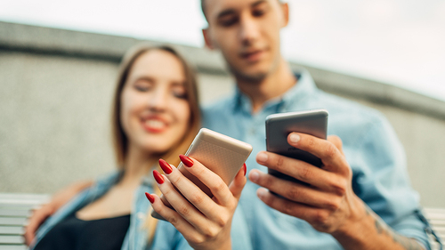 Paar-Smartphones-224007575-FO-Nomad-Soul