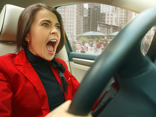 Schreiende-Autofahrerin-209347504-FO-master1305