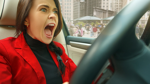 Schreiende-Autofahrerin-209347504-FO-master1305
