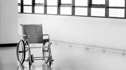 Rollstuhl-83518159-FO-tatomm