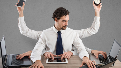 Anzugtraeger-Multitasking-125863588-FO-alphaspirit