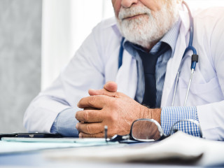 Arzt-197125220-FO-eggeeggjiew