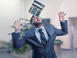 Anzugtraeger-balanciert-Taschenrechner-98441030-FO-Nomad-Soul