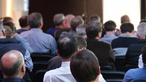 Publikum-121971104-FO-Thaut-Images